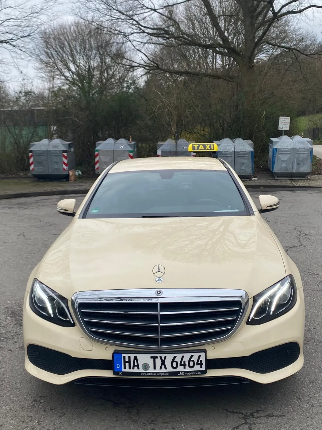Mercedes-Benz E-Klasse Taxi von Taxi Teke Hagen, Frontansicht